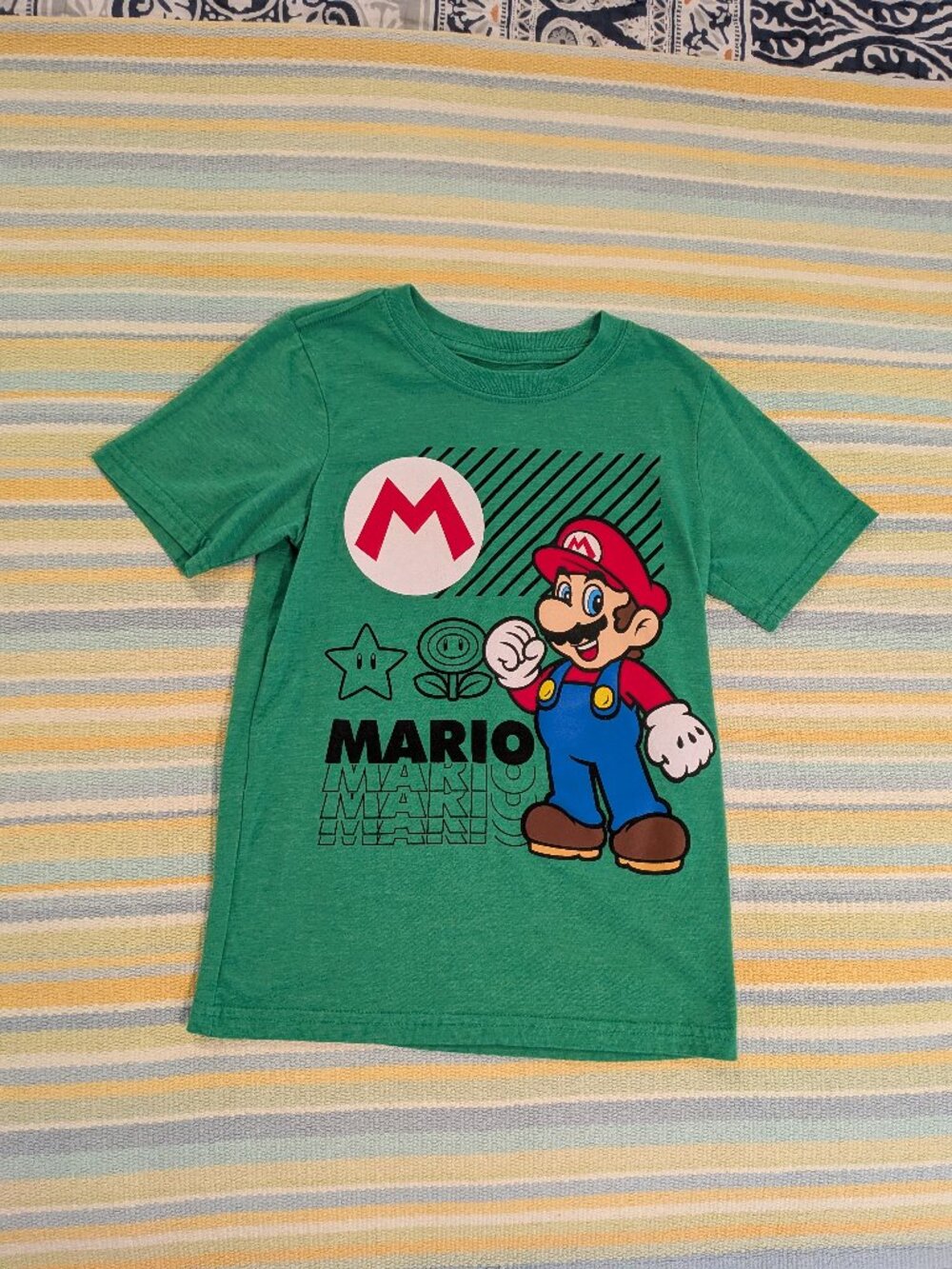 Boy's Super Mario Green tshirt size 8